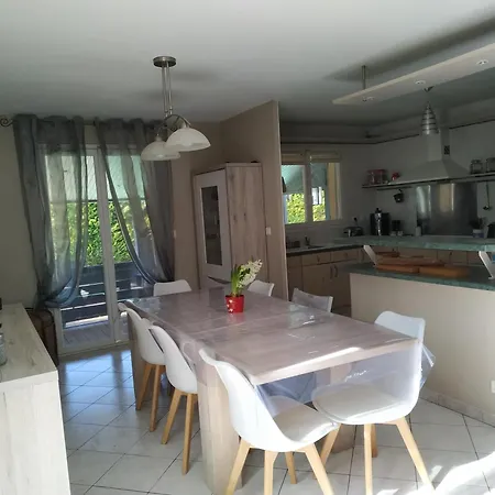 Maison Avec Grande Piscine Pres De Nimes Сasa de vacaciones *