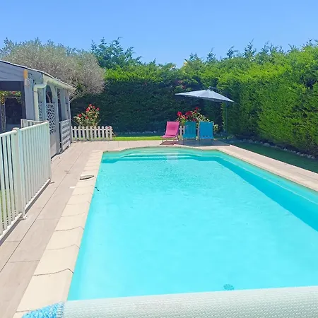 Сasa de vacaciones Maison Avec Grande Piscine Pres De Nimes *